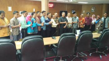 Guru Honor SMA di Pelalawan Adukan Nasib ke DPRD Riau